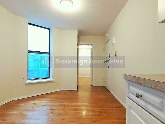 3rd image of 941 Amsterdam Ave #4D