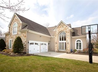 376 Long Pointe Dr, Avon Lake, OH 44012