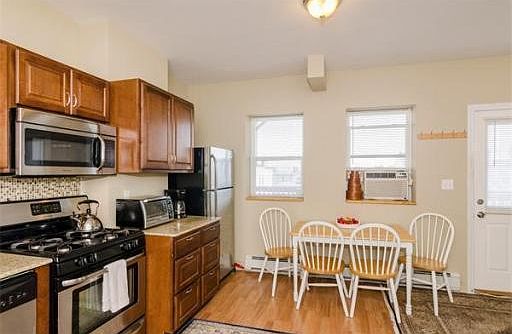 3rd image of 215 Saratoga St #2