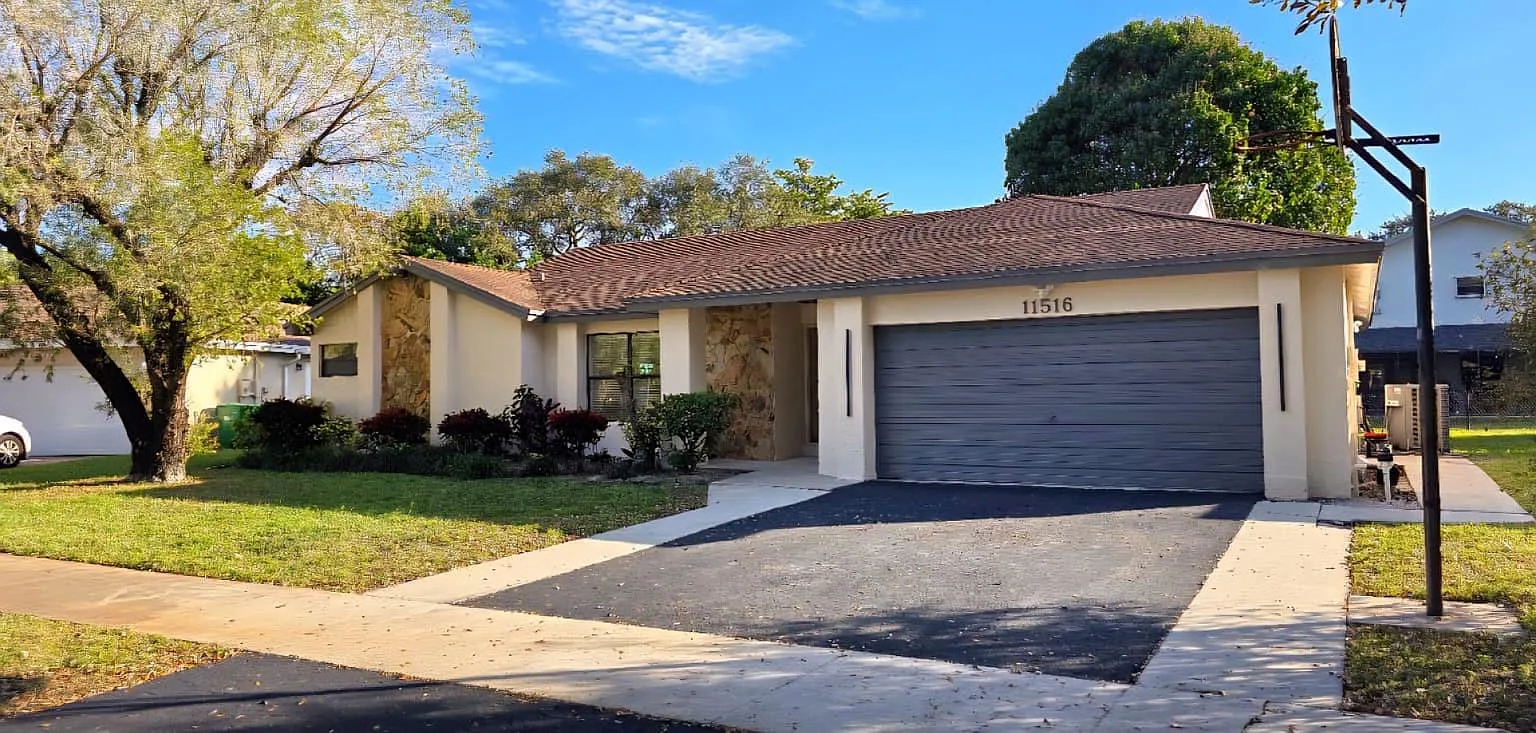 3 bed, 2.0 bath, 1828 sqft, $4,950 — Photo 1