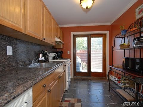 5th image of 460 Old Town Rd APT 14B
