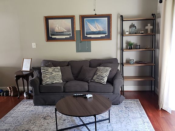 2nd image of 830 Clifton Ave #B