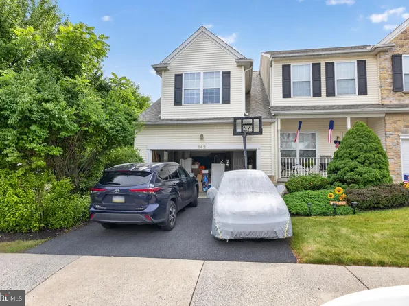 142 Willow Dr, Easton, PA 18045