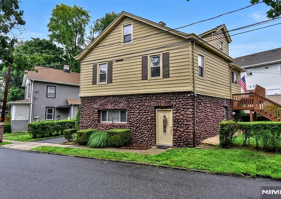 1st image of 7 Lafayette Pl