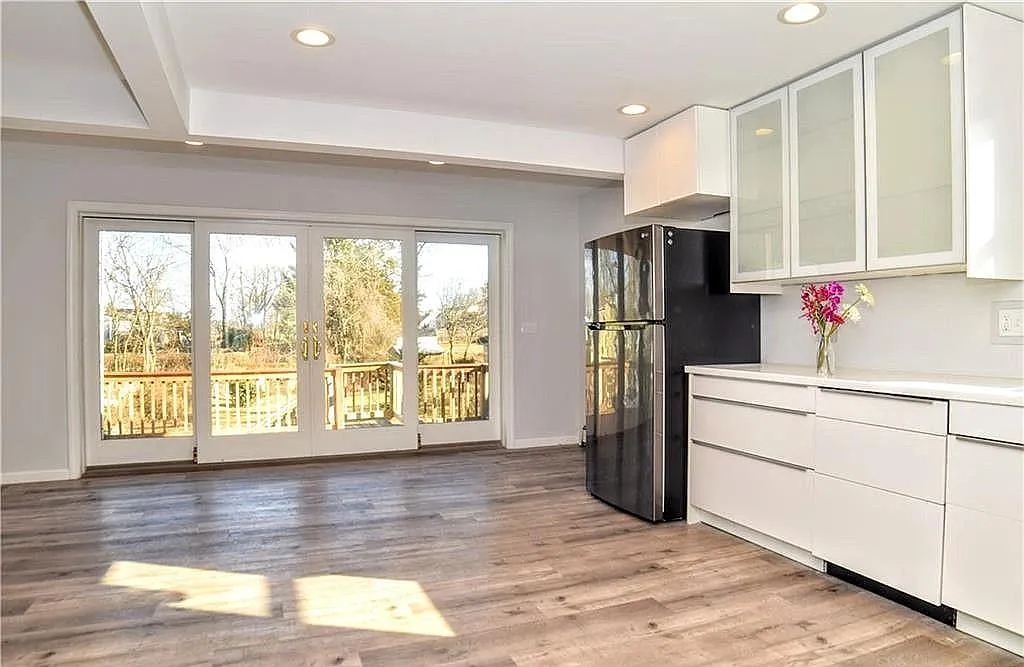 4 bed, 1406 sqft, $3,980 — Photo 3