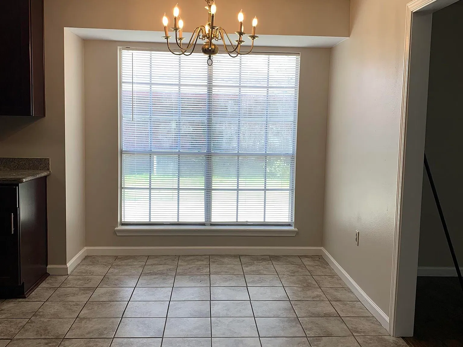 4 bed, 1931 sqft, $1,650 — Photo 2