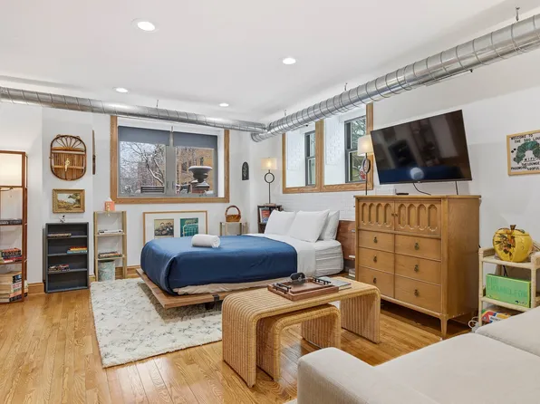 (undisclosed Address), Chicago, IL 60614