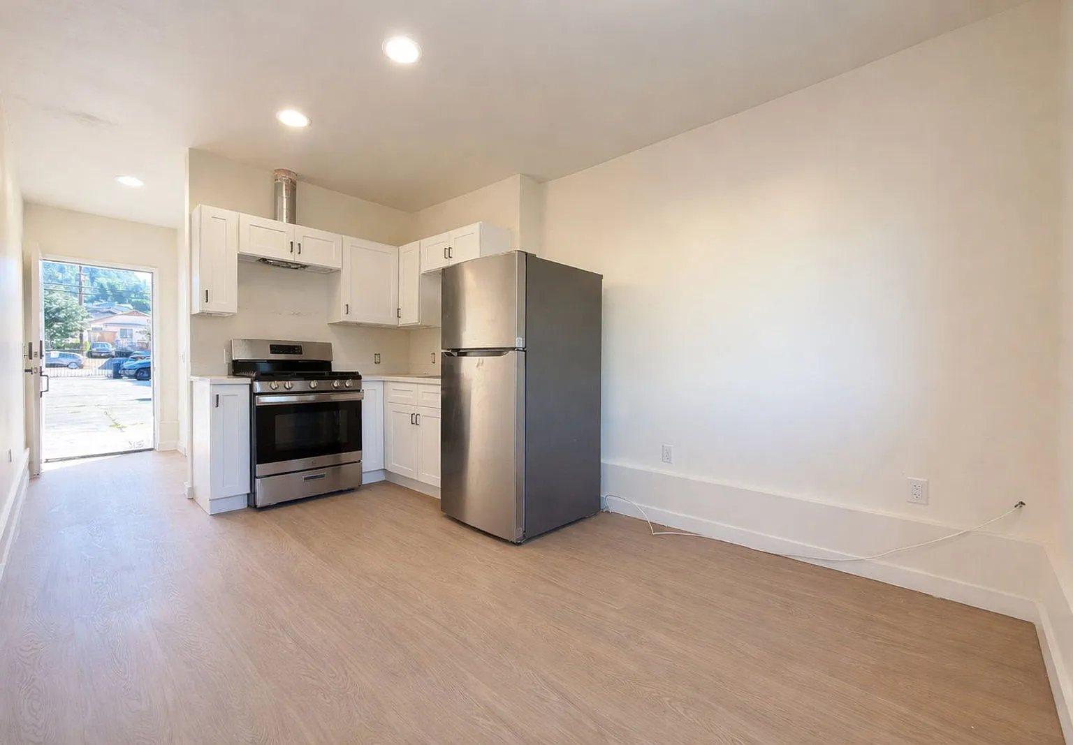 Studio, 1.0 bath, 400 sqft, $1,595 — Photo 1