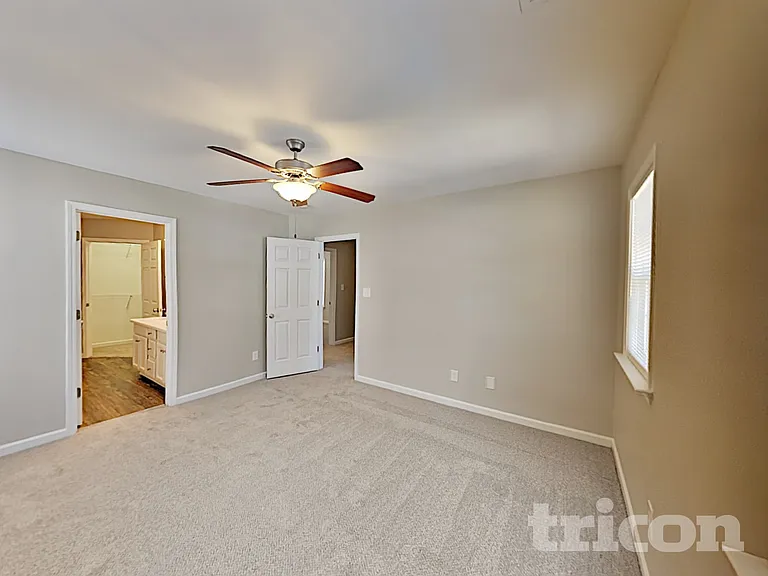 2809 Erinridge Rd — Photo 9