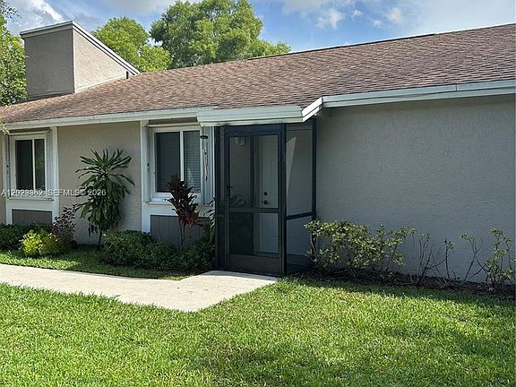 2nd image of 578 Woodgate Cir #E