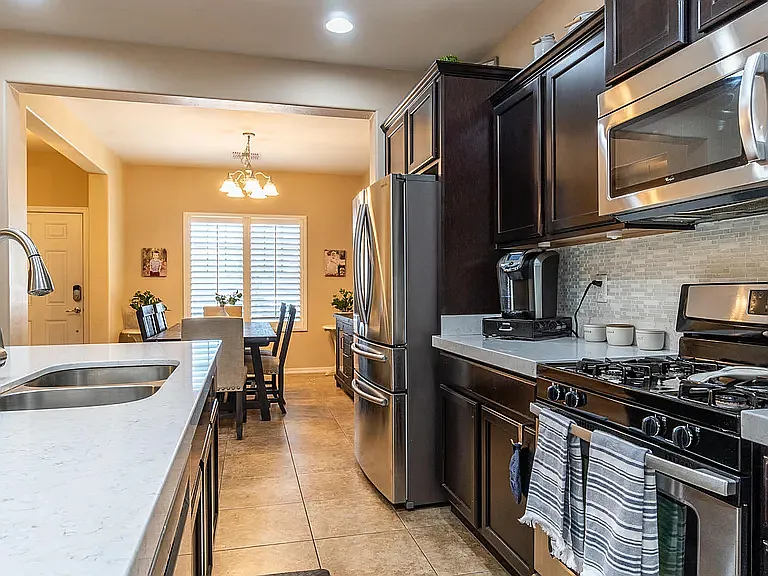 3 bed, 1902 sqft, $2,350 — Photo 2