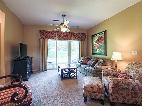 3rd image of 4660 Courtyard Dr