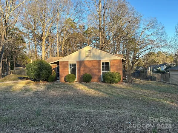 6406 Farmstead Dr #110, Charlotte, NC 28227
