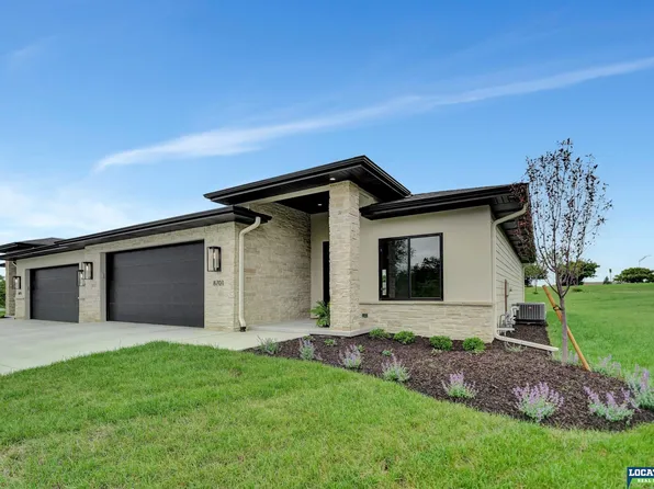 8701 Labrador Ct, Lincoln, NE 68520