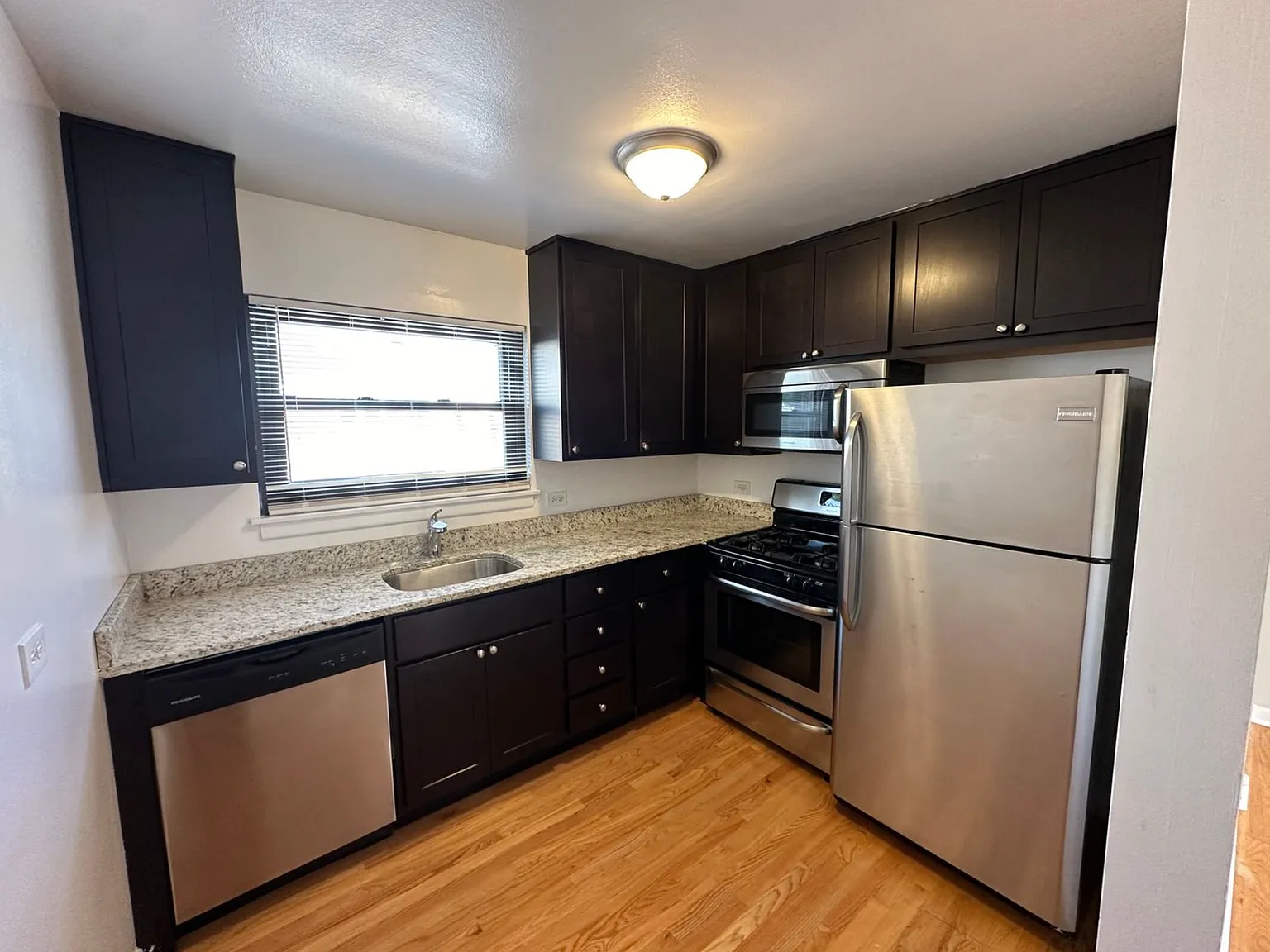 2 bed, 775 sqft, $2,200 — Photo 3