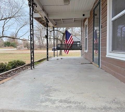 4th image of 4079 Parkview Dr