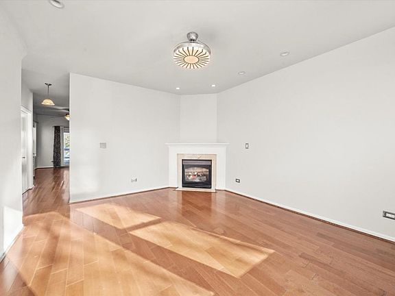 5th image of 3769 S Lake Park Ave #3769