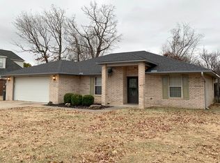 415 N 37th Pl, Rogers, AR 72756