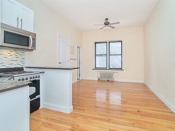 5th image of 211 W 53rd St APT 4B