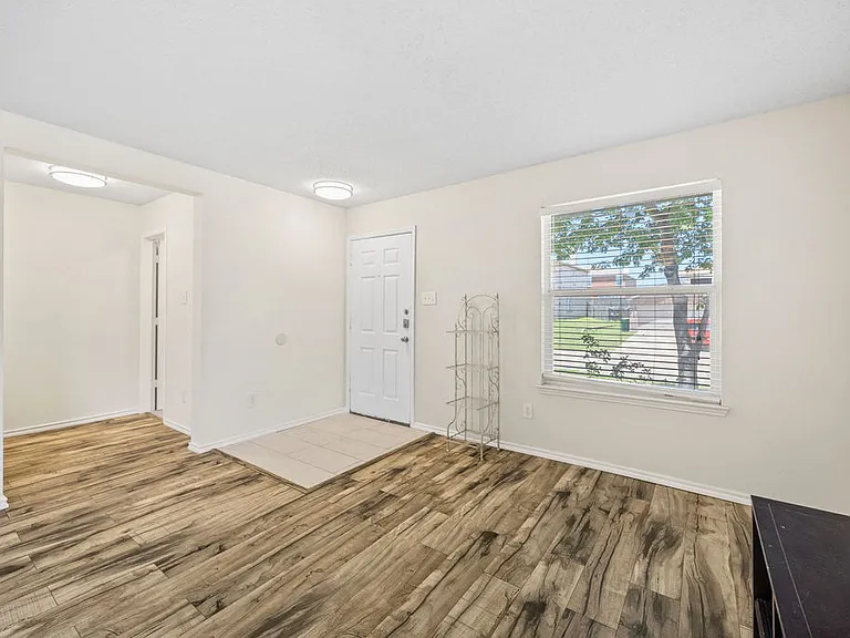 1444 Atkins St — Photo 3