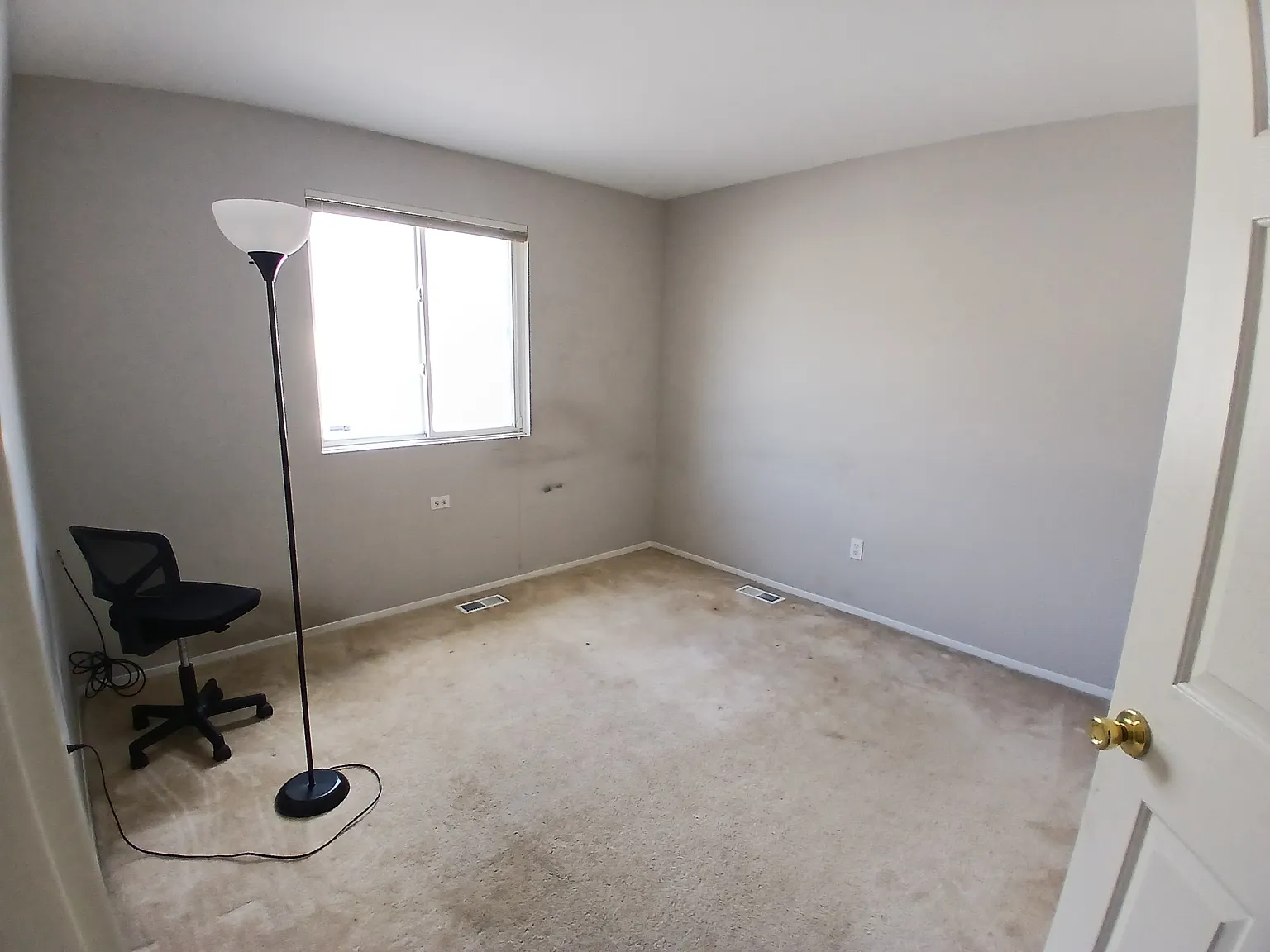 3 bed, 1694 sqft, $700 — Photo 2