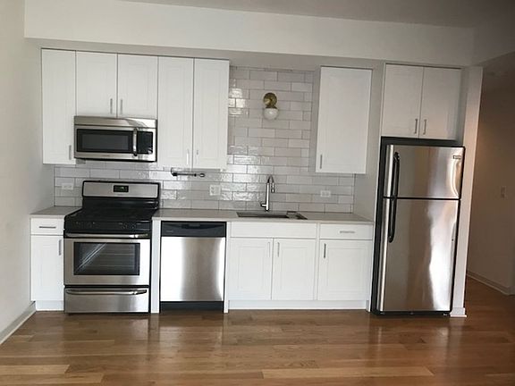 4th image of 1800 S Ashland Ave APT 303