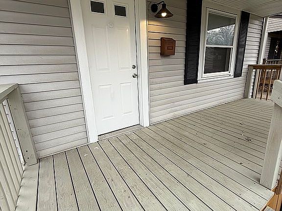 4th image of 947 Falls Ave