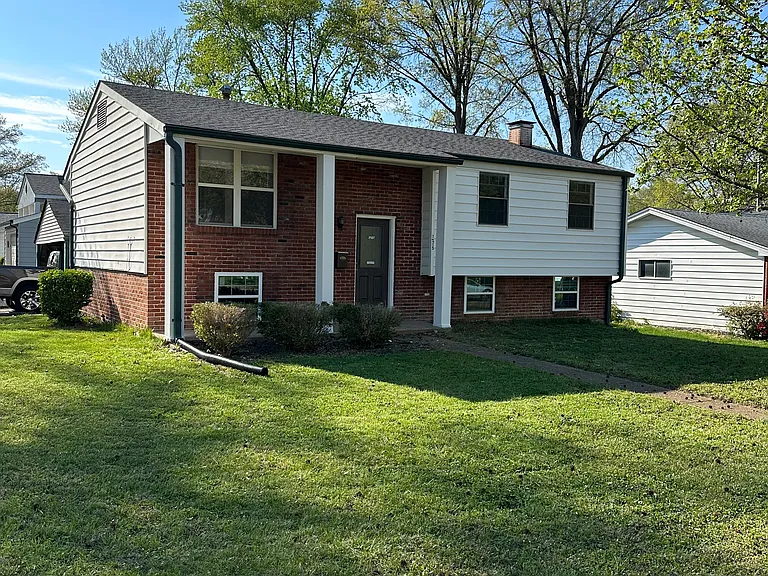 1215 Willow View Dr — Photo 1