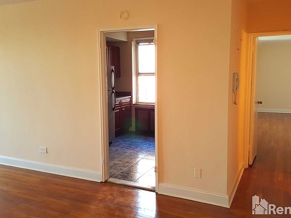 3rd image of 14210 Roosevelt Ave