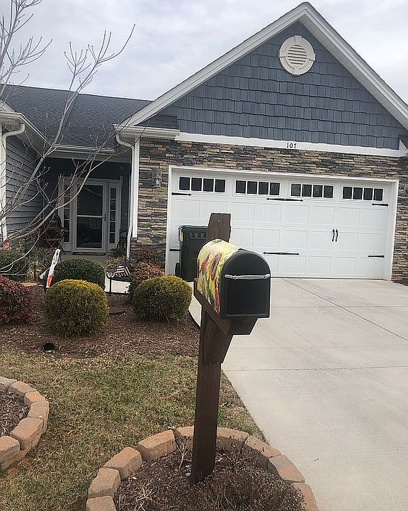 1st image of 107 Bella Ct