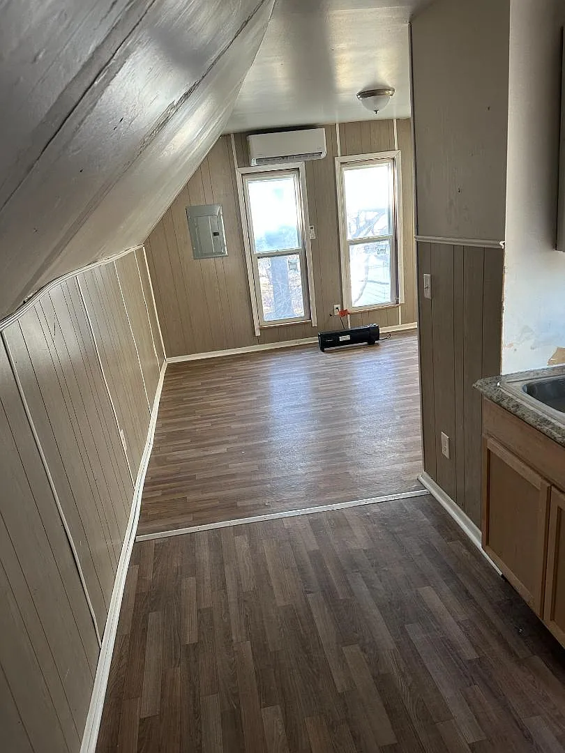 208 1/2 E Avenue B - Unit 2 — Photo 4