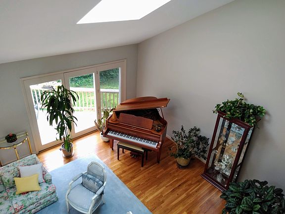 5th image of 674 Totten Way