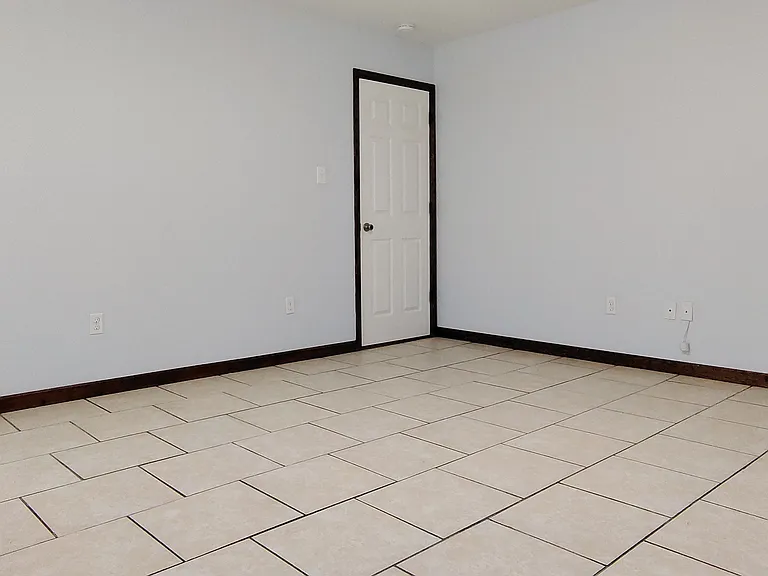 2518 Pineridge St — Photo 13