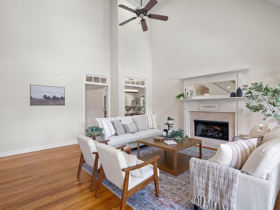 3rd image of 4112 Finch Ln