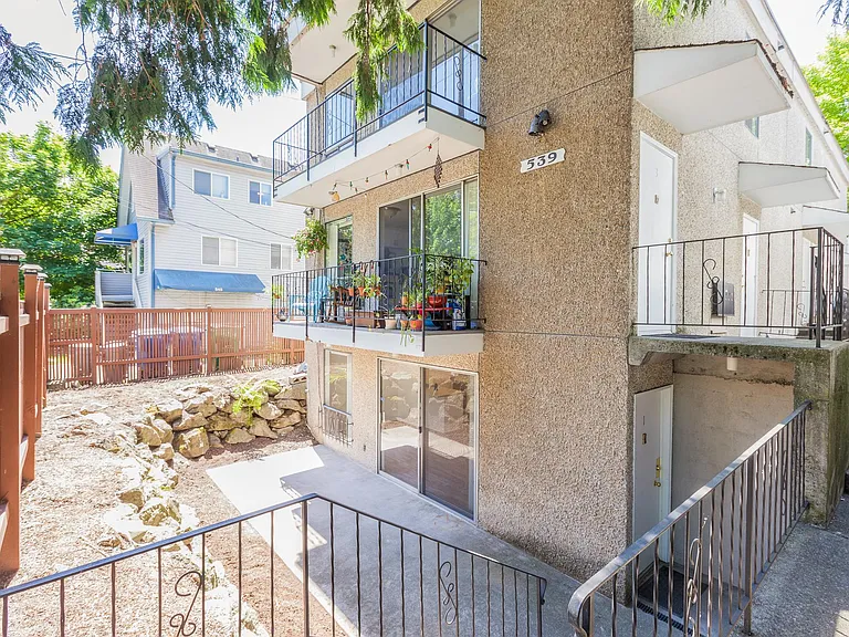 539 NE Ravenna Blvd #1 — Photo 1
