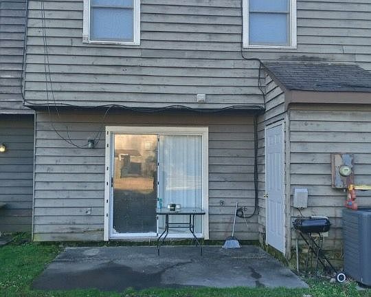 2nd image of 424 Hickorywood Cir