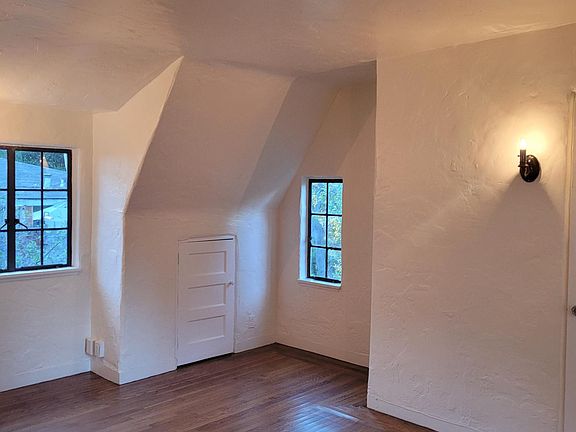 3rd image of 3034 Richmond Blvd