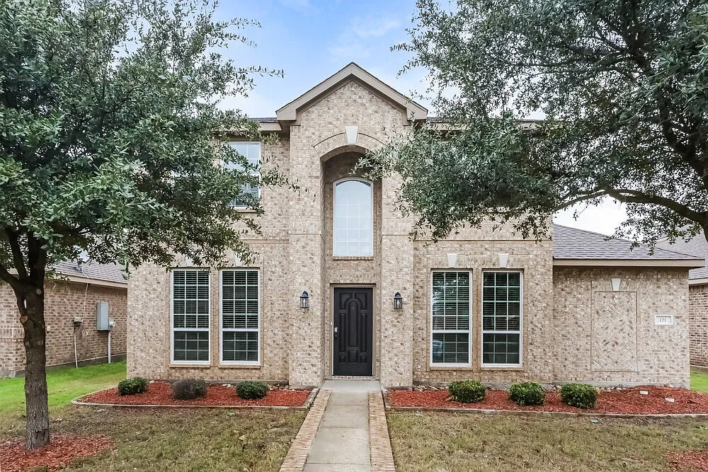3 bed, 2.5 bath, 2586 sqft, $3,120 — Photo 1