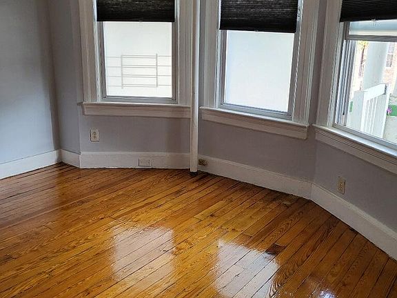 4th image of 225 Jewett Ave Floor 1