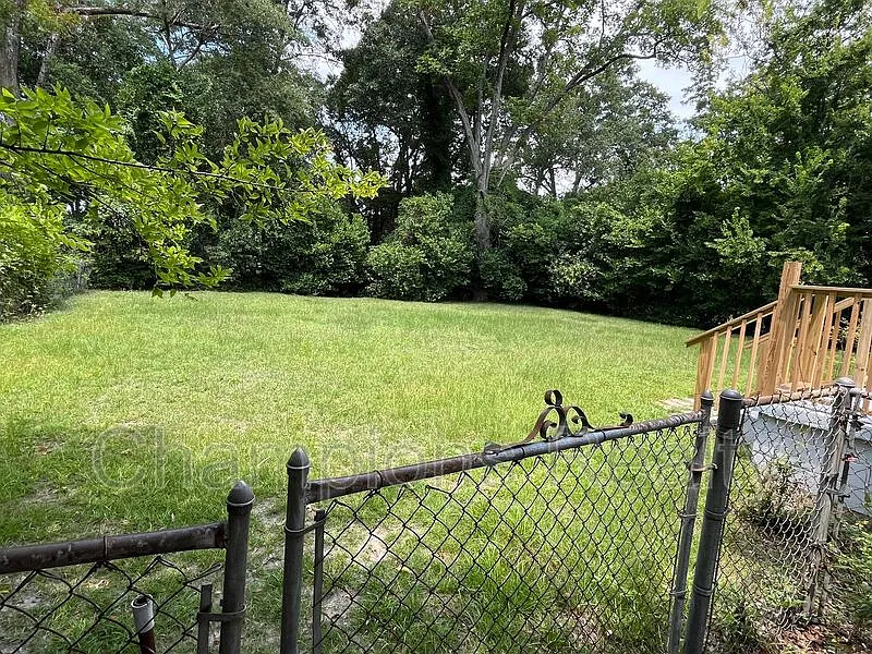 3 bed, 1.0 bath, 1316 sqft, $1,200 — Photo 2
