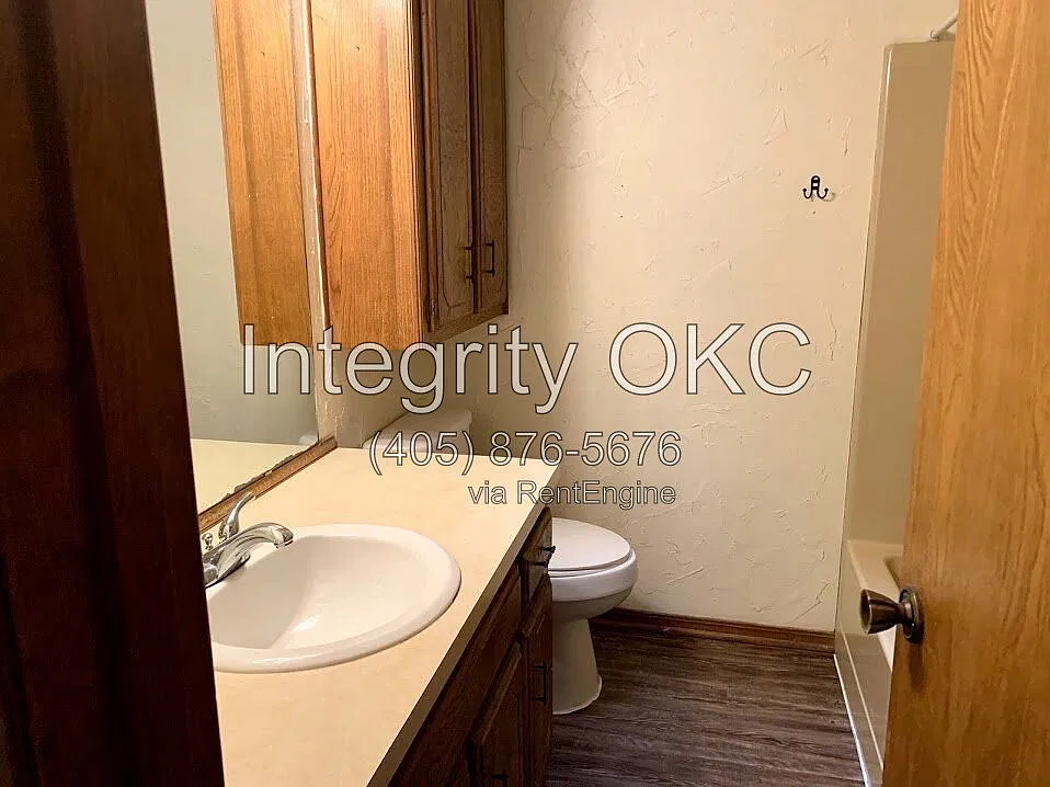 2 bed, 1.0 bath, 956 sqft, $1,050 — Photo 3