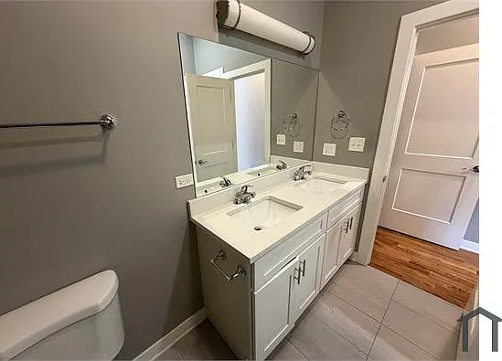 4710 S King Dr — Photo 4