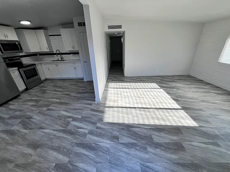 2933 N Euclid Ave — Photo 6