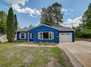 825 Woodland Ave, Port Washington, WI 53074