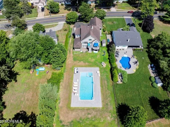 186 Whalepond Road, Oakhurst, NJ 07755