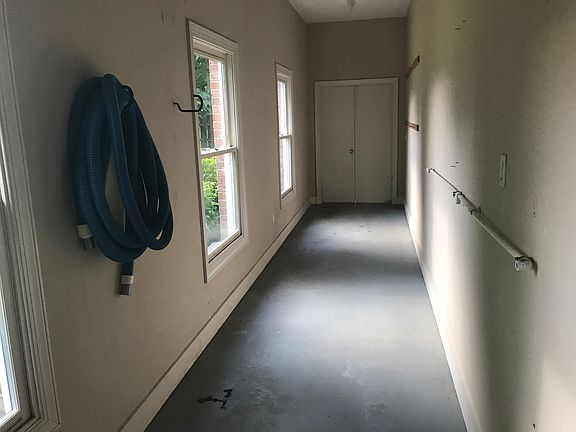 4th image of 9840 Belmont Ln