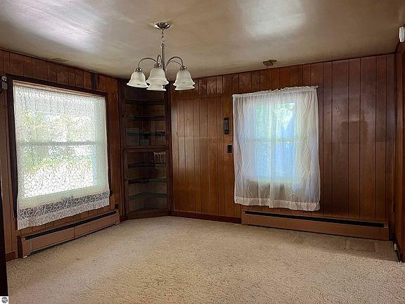 5th image of 8084 Brooks St