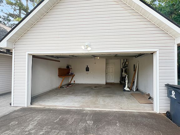 5th image of 320 Plantation Blvd