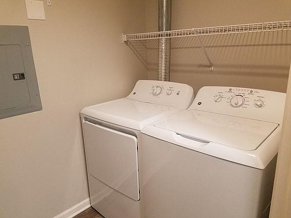5th image of 3143 Plaza Dr NE APT 2