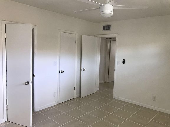 Master Bedroom with bathroom and walk in closet. Huge Dimensions.